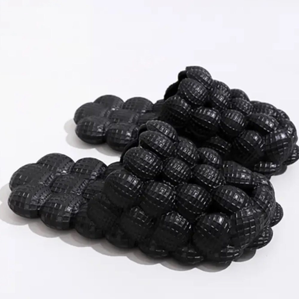 **NEVER WORN** unisex indoor or outdoor black bubble slide slippers